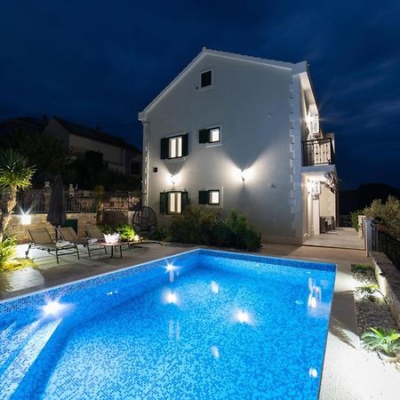 Villa Sun Garden - 4 Star Villa With Heated Swimming Pool, Quiet Bay, Bbq, 50M From The Sea Milna  Εξωτερικό φωτογραφία
