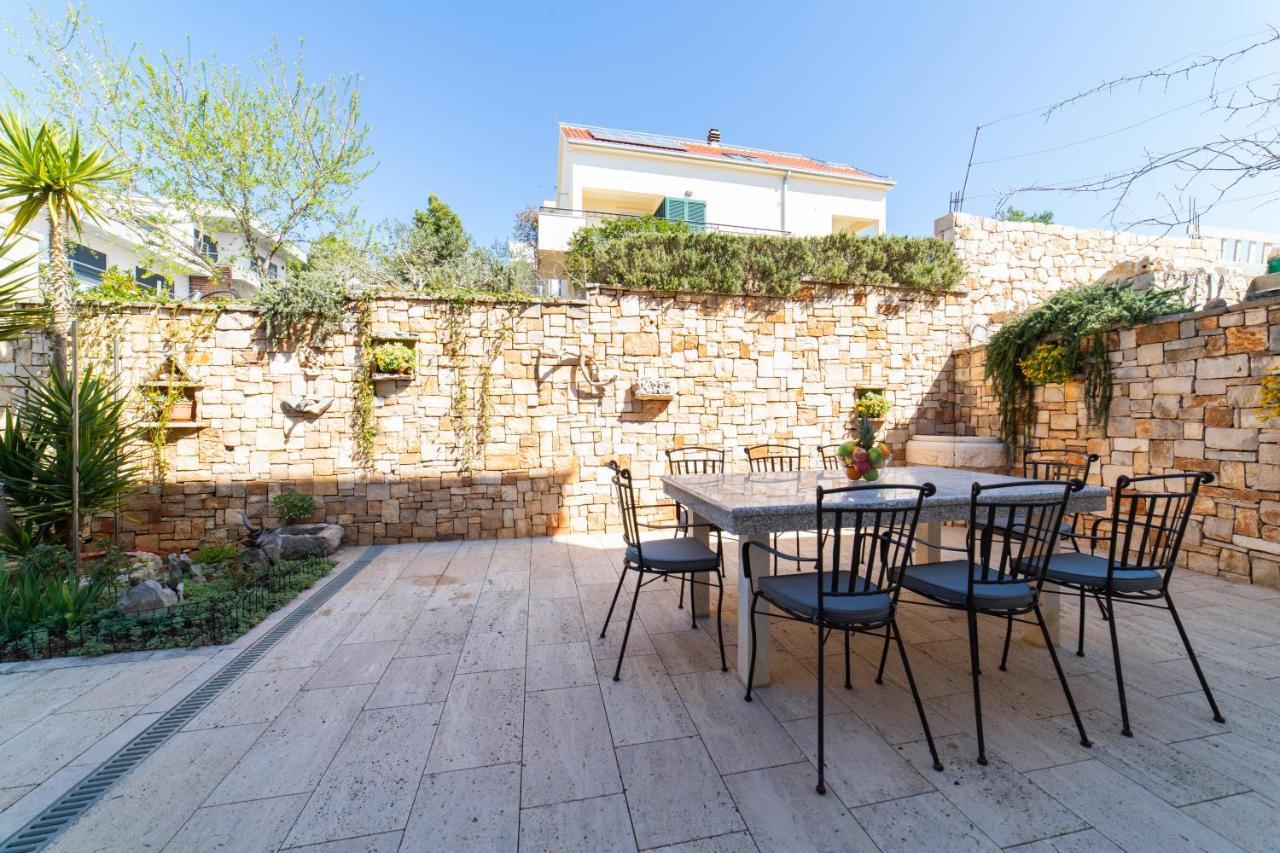 Villa Sun Garden - 4 Star Villa With Heated Swimming Pool, Quiet Bay, Bbq, 50M From The Sea Milna  Εξωτερικό φωτογραφία