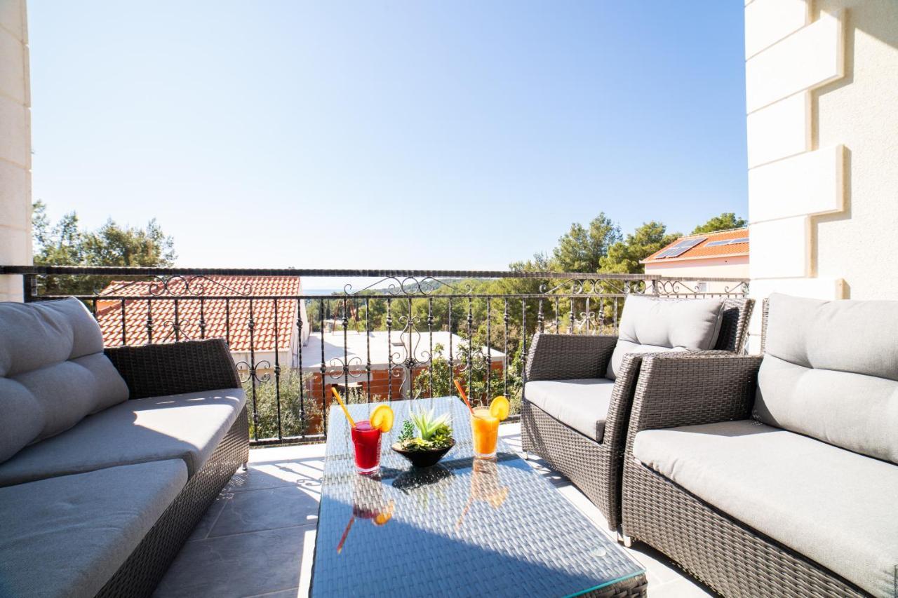 Villa Sun Garden - 4 Star Villa With Heated Swimming Pool, Quiet Bay, Bbq, 50M From The Sea Milna  Εξωτερικό φωτογραφία