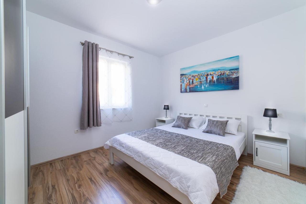 Villa Sun Garden - 4 Star Villa With Heated Swimming Pool, Quiet Bay, Bbq, 50M From The Sea Milna  Εξωτερικό φωτογραφία