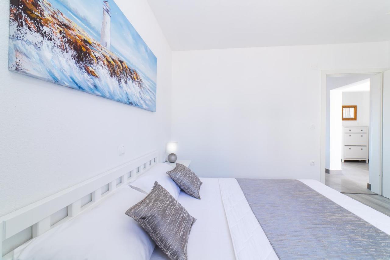 Villa Sun Garden - 4 Star Villa With Heated Swimming Pool, Quiet Bay, Bbq, 50M From The Sea Milna  Εξωτερικό φωτογραφία