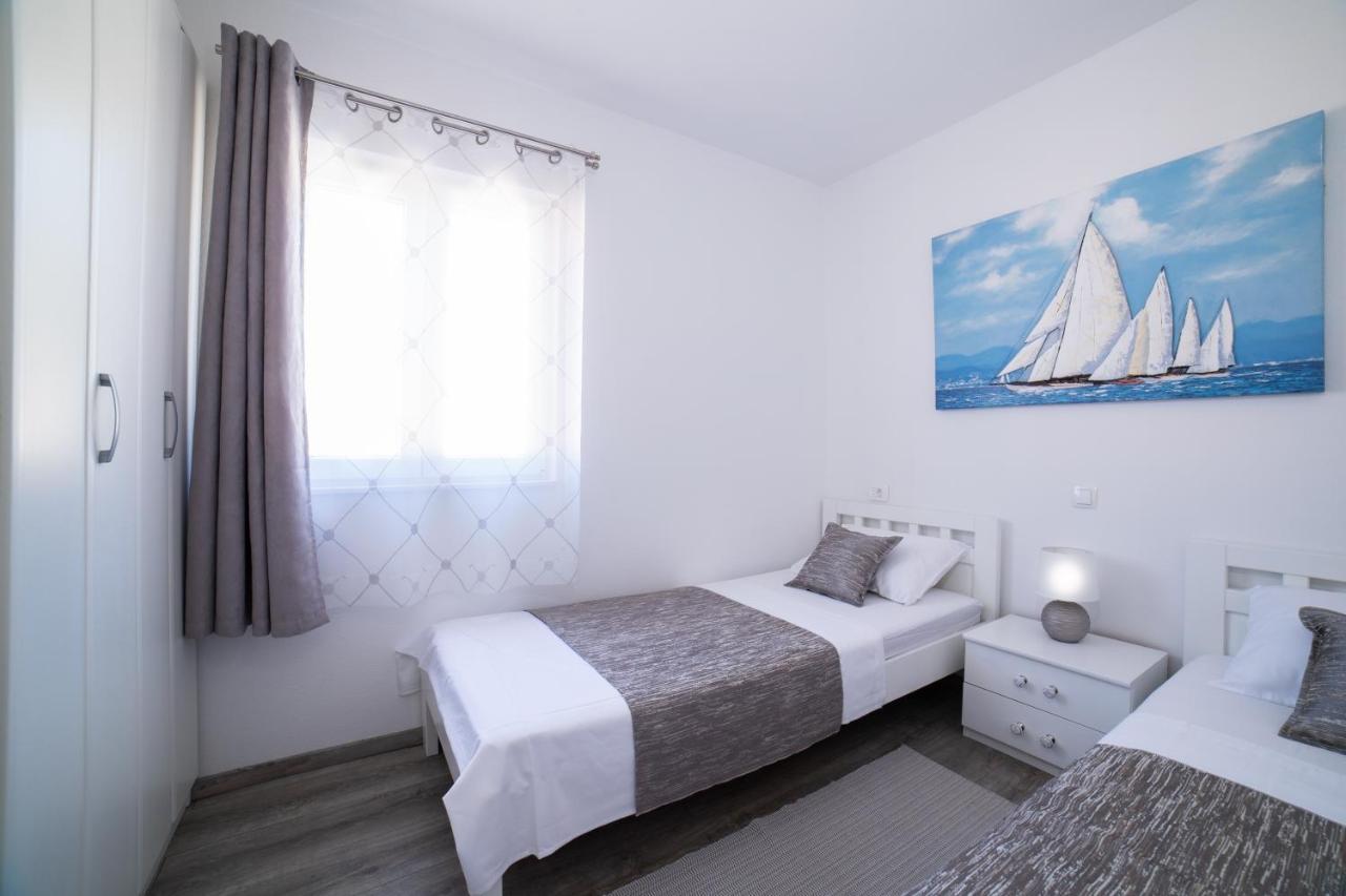 Villa Sun Garden - 4 Star Villa With Heated Swimming Pool, Quiet Bay, Bbq, 50M From The Sea Milna  Εξωτερικό φωτογραφία