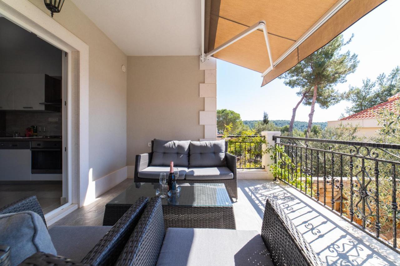 Villa Sun Garden - 4 Star Villa With Heated Swimming Pool, Quiet Bay, Bbq, 50M From The Sea Milna  Εξωτερικό φωτογραφία