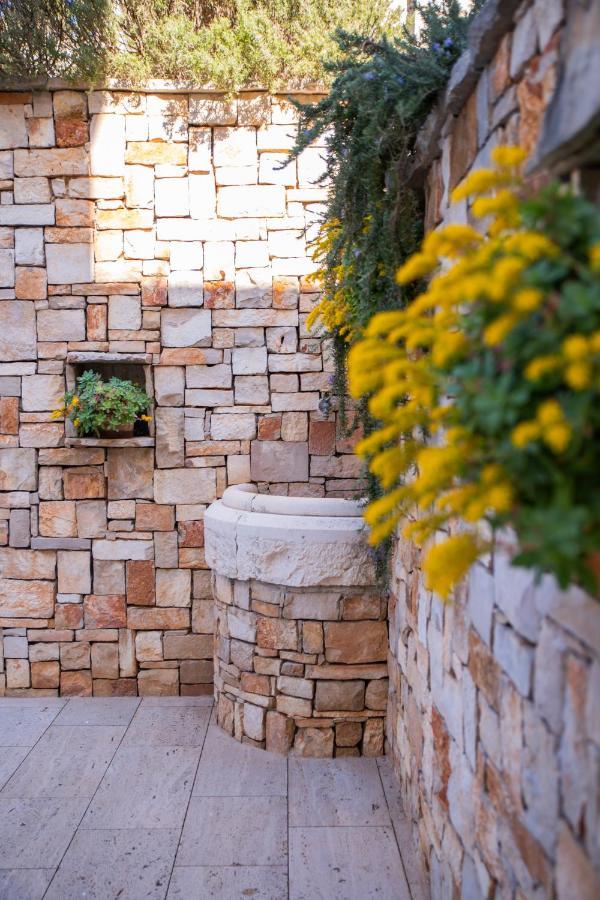 Villa Sun Garden - 4 Star Villa With Heated Swimming Pool, Quiet Bay, Bbq, 50M From The Sea Milna  Εξωτερικό φωτογραφία