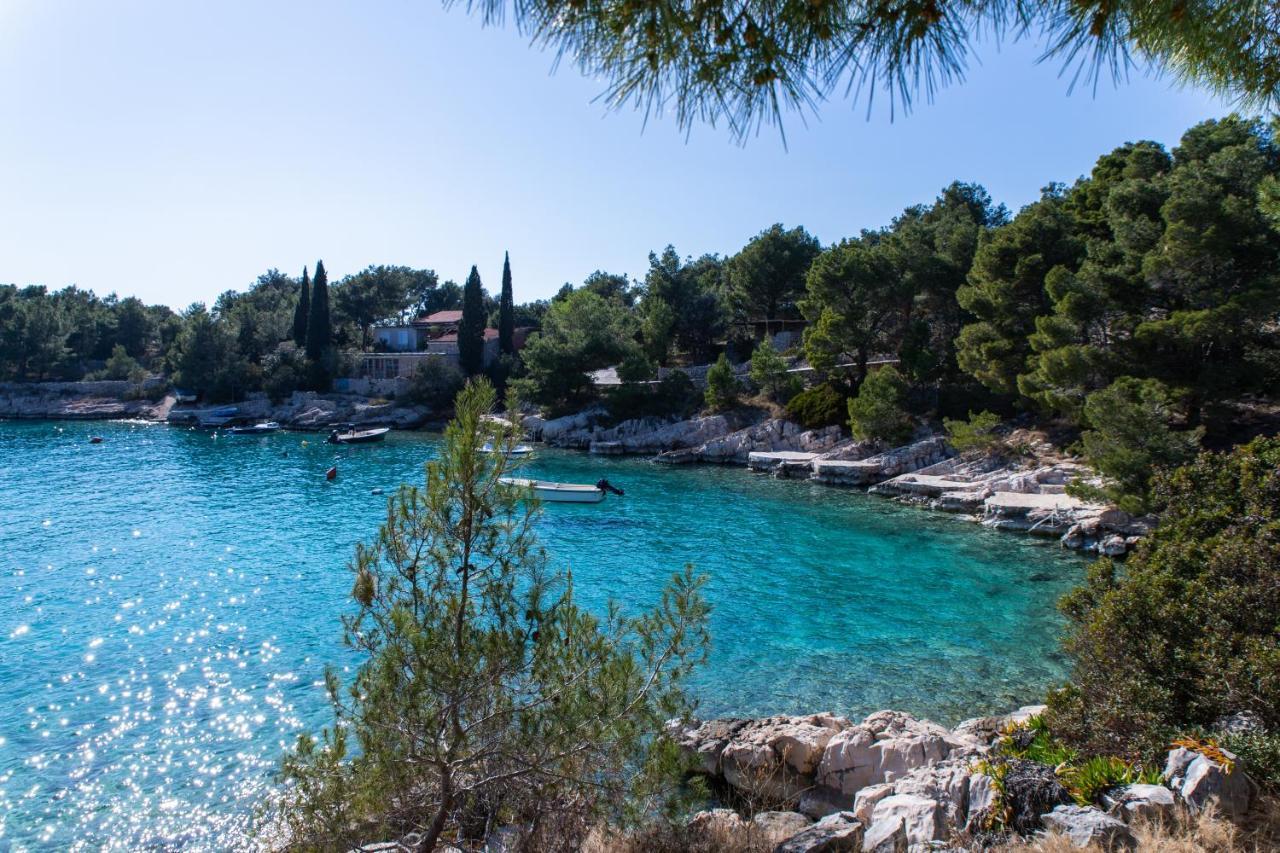 Villa Sun Garden - 4 Star Villa With Heated Swimming Pool, Quiet Bay, Bbq, 50M From The Sea Milna  Εξωτερικό φωτογραφία