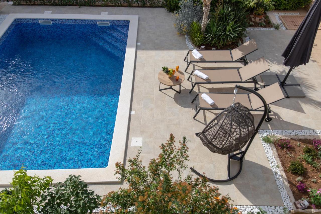 Villa Sun Garden - 4 Star Villa With Heated Swimming Pool, Quiet Bay, Bbq, 50M From The Sea Milna  Εξωτερικό φωτογραφία