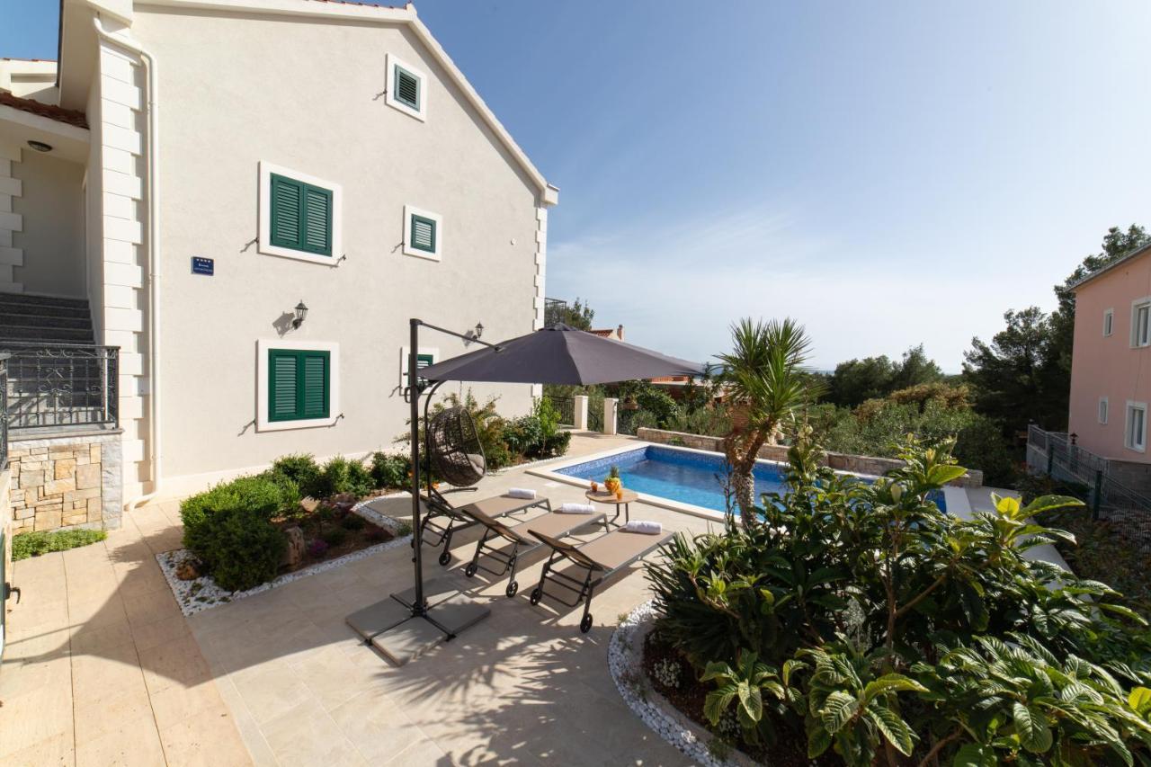 Villa Sun Garden - 4 Star Villa With Heated Swimming Pool, Quiet Bay, Bbq, 50M From The Sea Milna  Εξωτερικό φωτογραφία