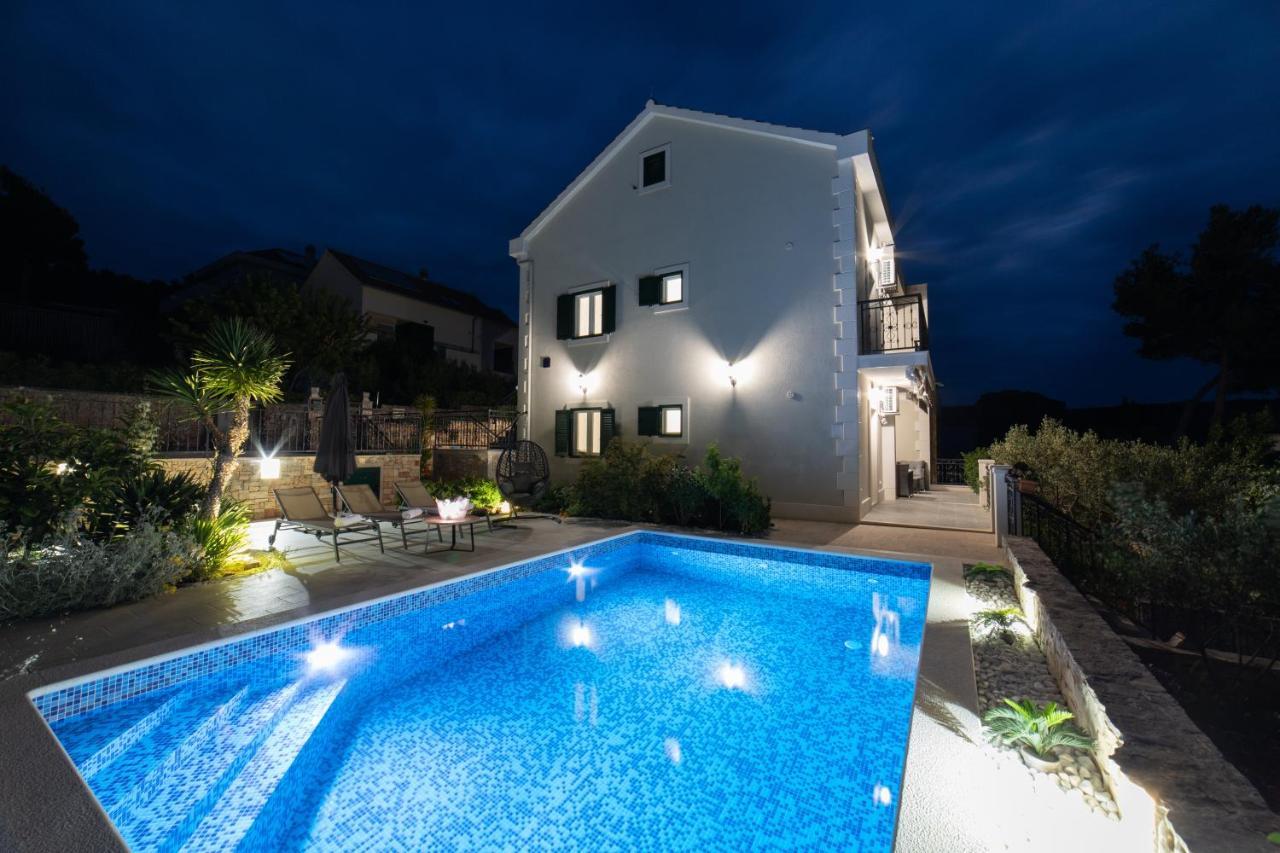 Villa Sun Garden - 4 Star Villa With Heated Swimming Pool, Quiet Bay, Bbq, 50M From The Sea Milna  Εξωτερικό φωτογραφία