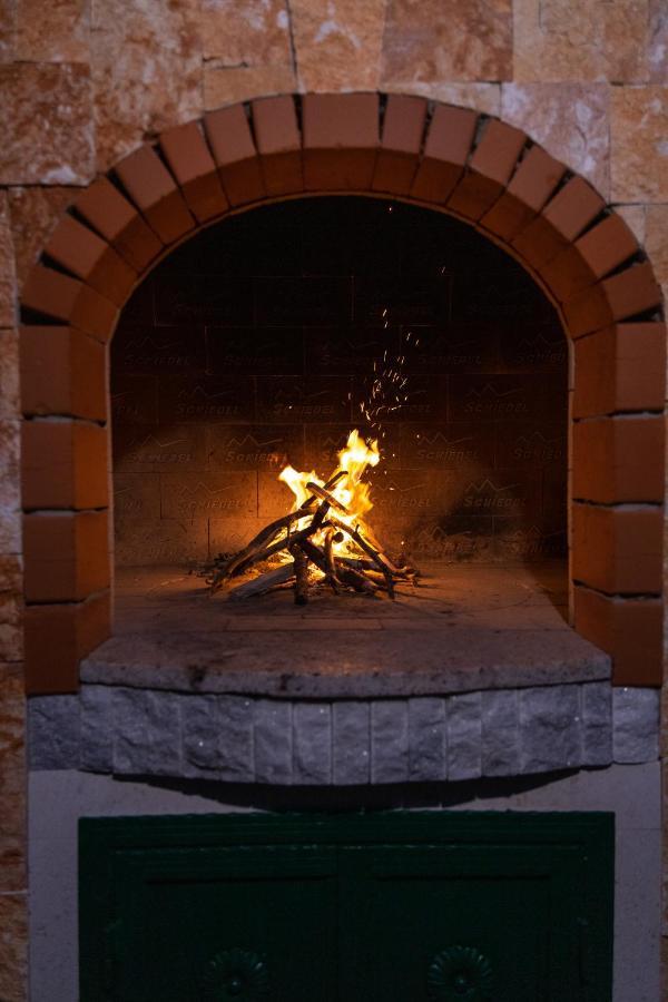 Villa Sun Garden - 4 Star Villa With Heated Swimming Pool, Quiet Bay, Bbq, 50M From The Sea Milna  Εξωτερικό φωτογραφία