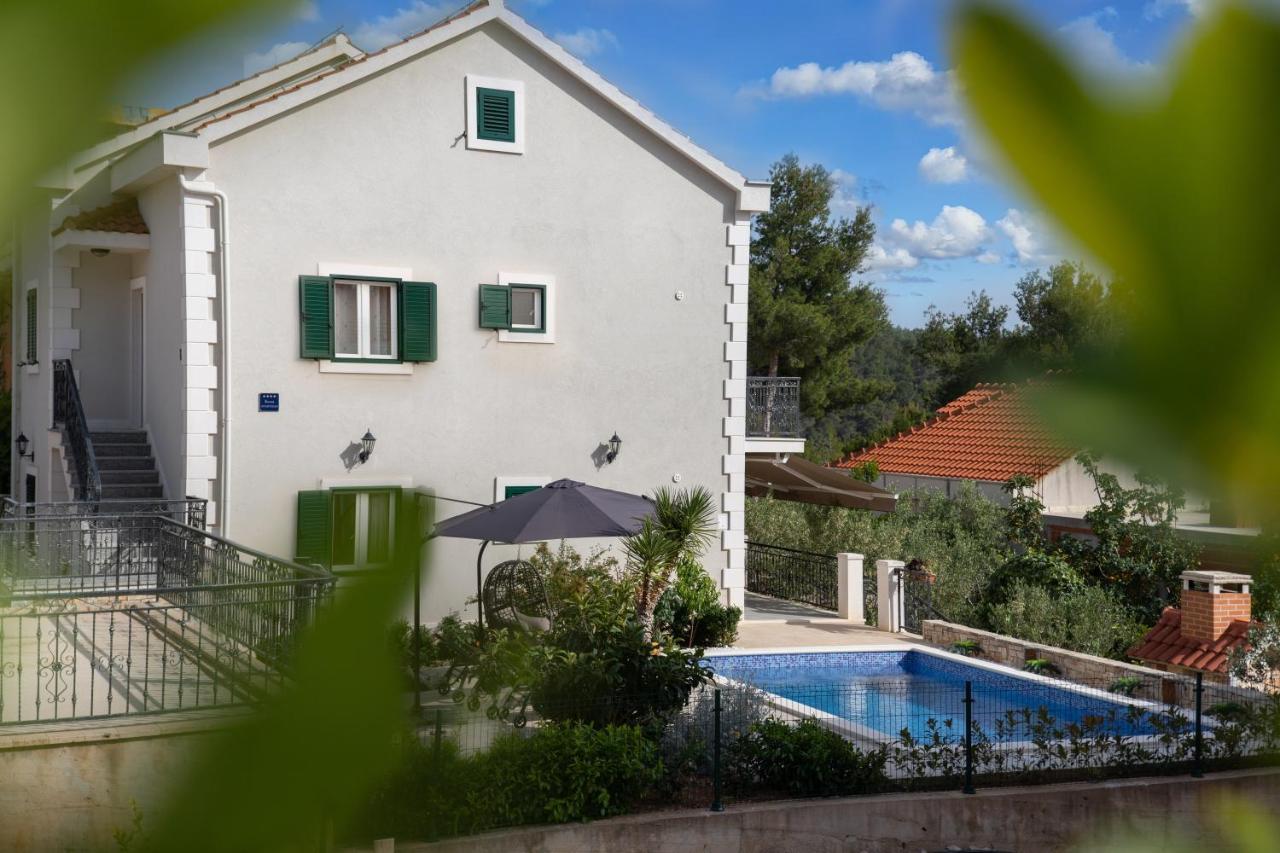 Villa Sun Garden - 4 Star Villa With Heated Swimming Pool, Quiet Bay, Bbq, 50M From The Sea Milna  Εξωτερικό φωτογραφία