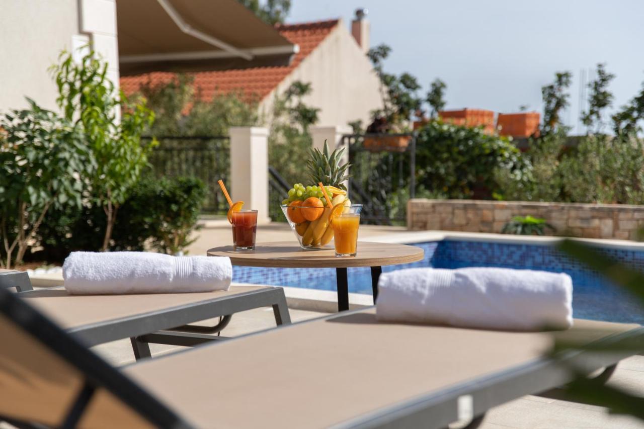 Villa Sun Garden - 4 Star Villa With Heated Swimming Pool, Quiet Bay, Bbq, 50M From The Sea Milna  Εξωτερικό φωτογραφία