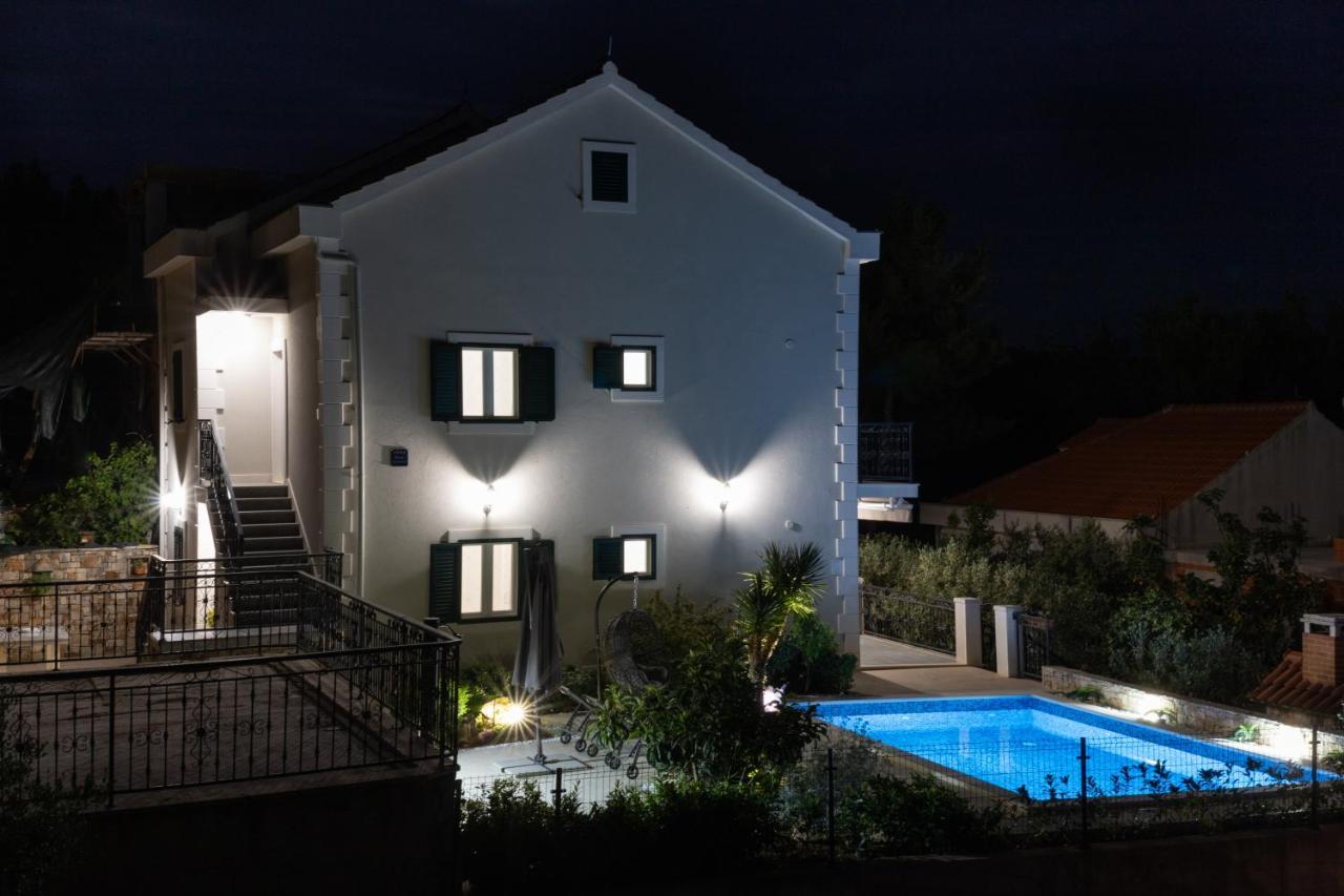 Villa Sun Garden - 4 Star Villa With Heated Swimming Pool, Quiet Bay, Bbq, 50M From The Sea Milna  Εξωτερικό φωτογραφία